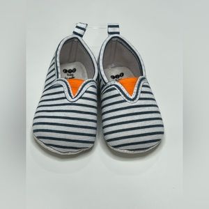 4/$15 ⭐️ CJP Baby Blue & White Striped Slip On Soft Sole Crib Shoes Size 3-6 M
